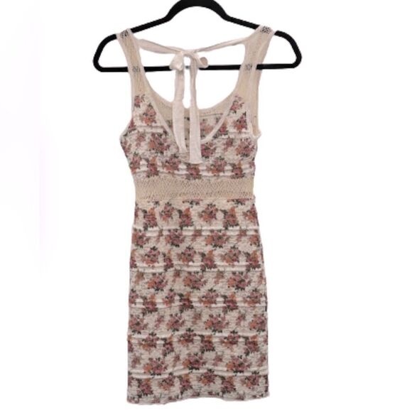 Just Me floral print summer dress… with lace and crochet middle. - Picture 3 of 7